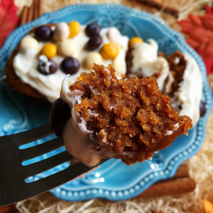 Pumpkin Spice Applesauce Cake Recipe © www.roastedbeanz.com #BakeInTheFun #ad #collectivebias #shop