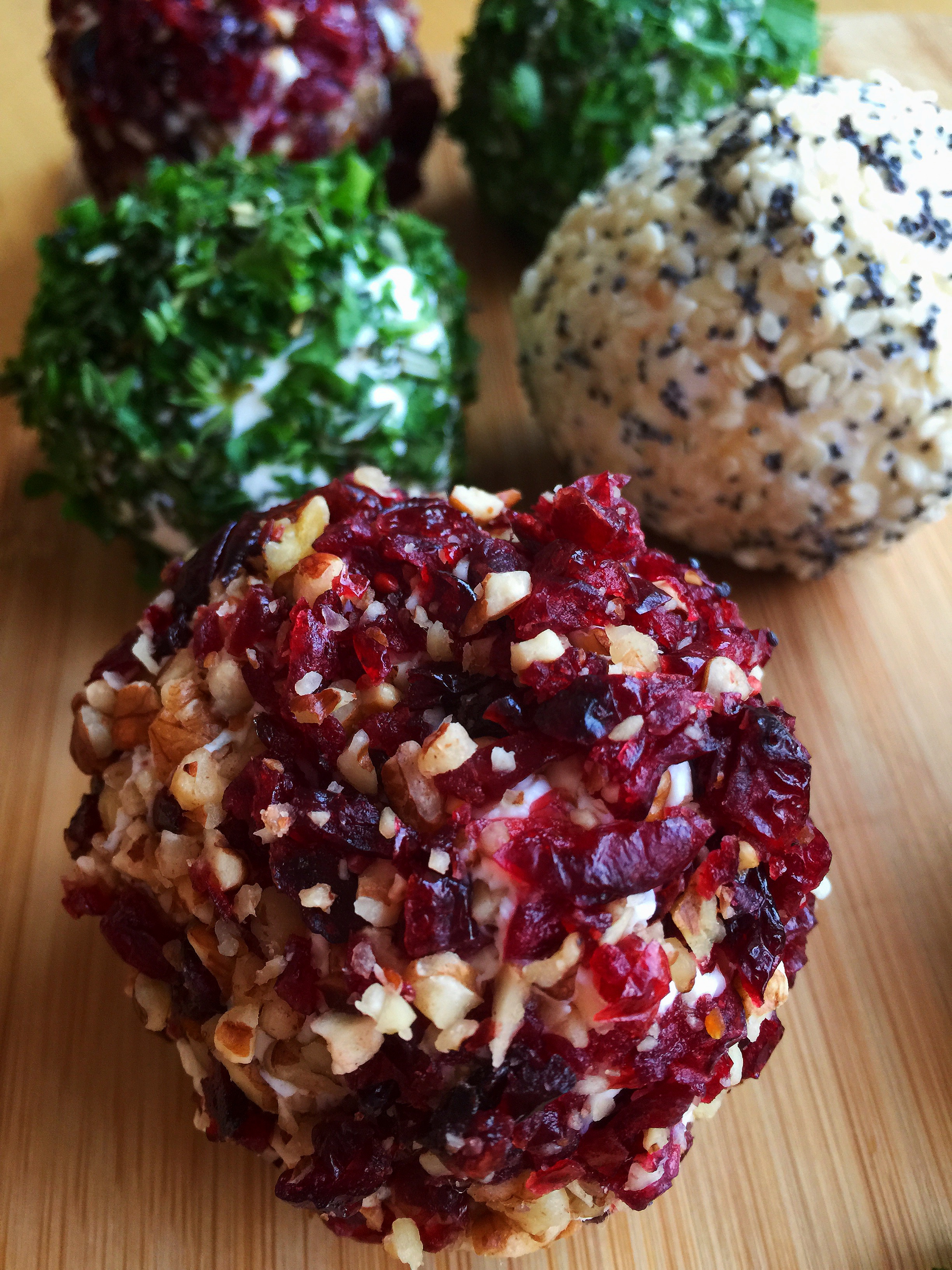 Savor The Holidays With Mini Cheese Balls © www.roastedbeanz.com #CookingUpHolidays #ad #lunchbox