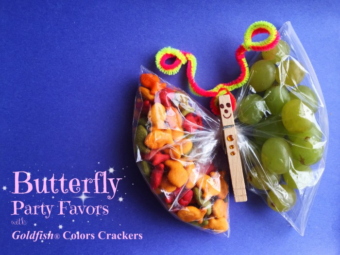 Butterfly Party Favors With Goldfish® Colors Crackers © www.roastedbeanz.com #GoldFishMix #Walmart #ad #CollectiveBias #shop