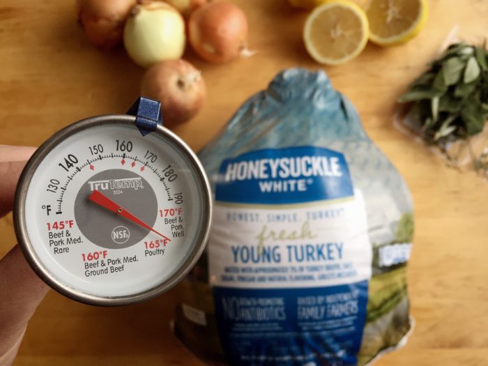How to poach a turkey for the holidays © www.roastedbeanz.com #HonestSimpleTurkey [AD] #CollectiveBias #shop